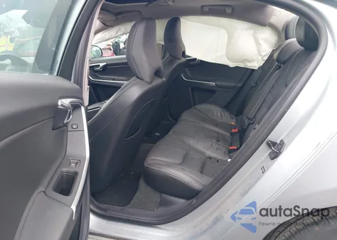 2013 Volvo S60 T6/T6 Platinum/T6 Premier Plus/T6 R-Design/T6 R-Design Platinum z USA, uszkodzony, nr VIN YV1902FH3D2186458